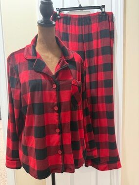 Classic Red & Black Buffalo Plaid Long Sleeve Button Down Women's Pajama Set